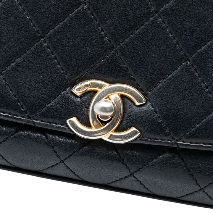 Chanel Medium Matelassé Cuir d’agneau La Parisienne à rabat