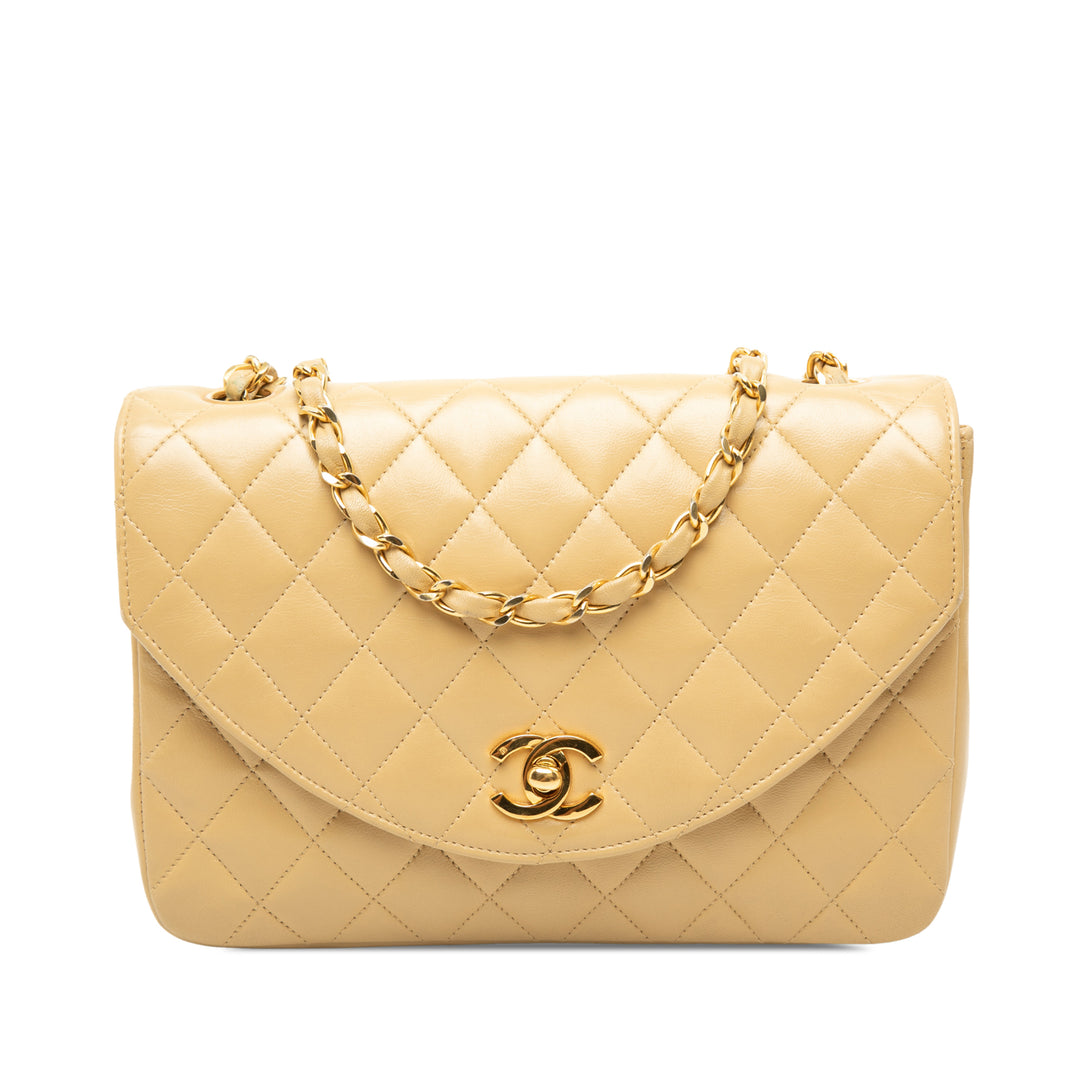 Chanel Sac bandoulière CC Matelassé Rond à rabat Cuir d'agneau Beige – vue principale – GABY PARIS