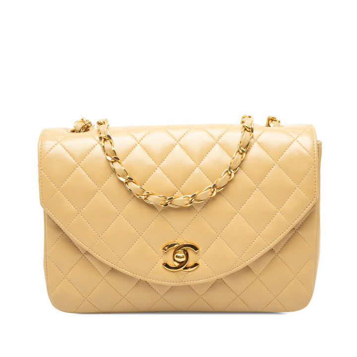 Chanel Sac bandoulière CC Matelassé Rond à rabat Cuir d'agneau Beige – vue principale – GABY PARIS