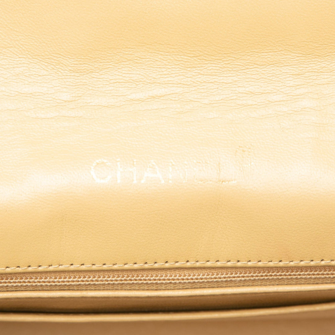 Chanel Sac bandoulière CC Matelassé Rond à rabat Cuir d'agneau Beige – vue 5 – GABY PARIS