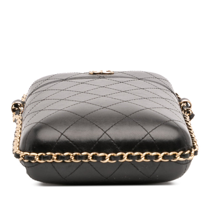 Chanel CC Quilted Cuir d’agneau Chain Around Phone Holder Noir – GABY PARIS Authentique