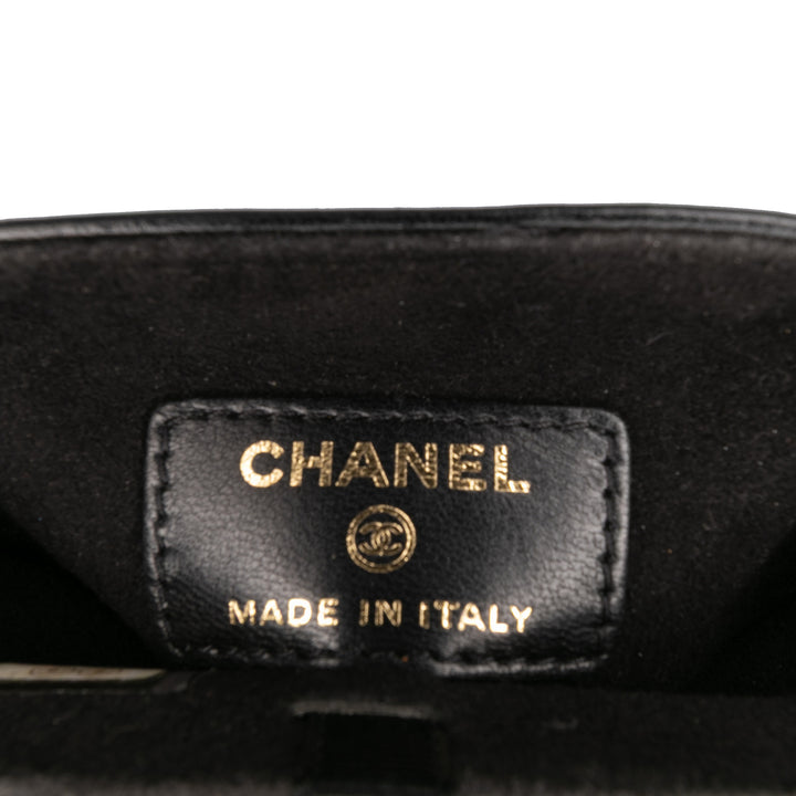 Chanel CC Quilted Cuir d’agneau Chain Around Phone Holder Noir – GABY PARIS Authentique