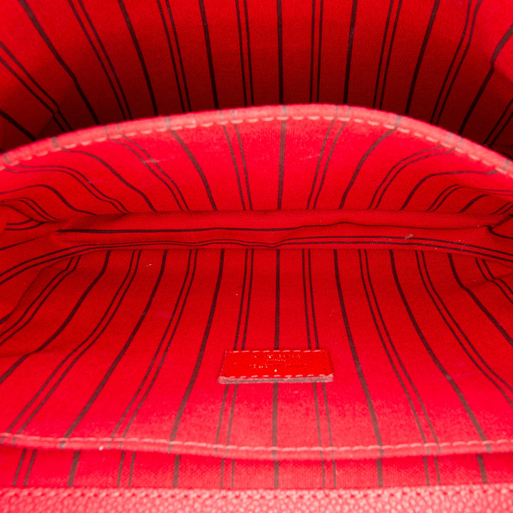 Louis Vuitton Pochette Métis Monogram Empreinte Rouge – vue 4 – GABY PARIS