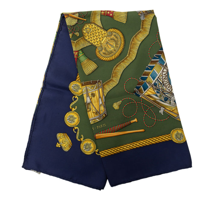 Hermès Les Tambours Foulard 90 Vert – vue principale – GABY PARIS