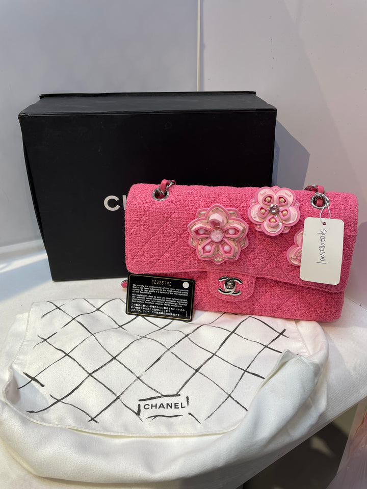 Chanel Medium Classic Tweed Beaded Flower Double rabat
