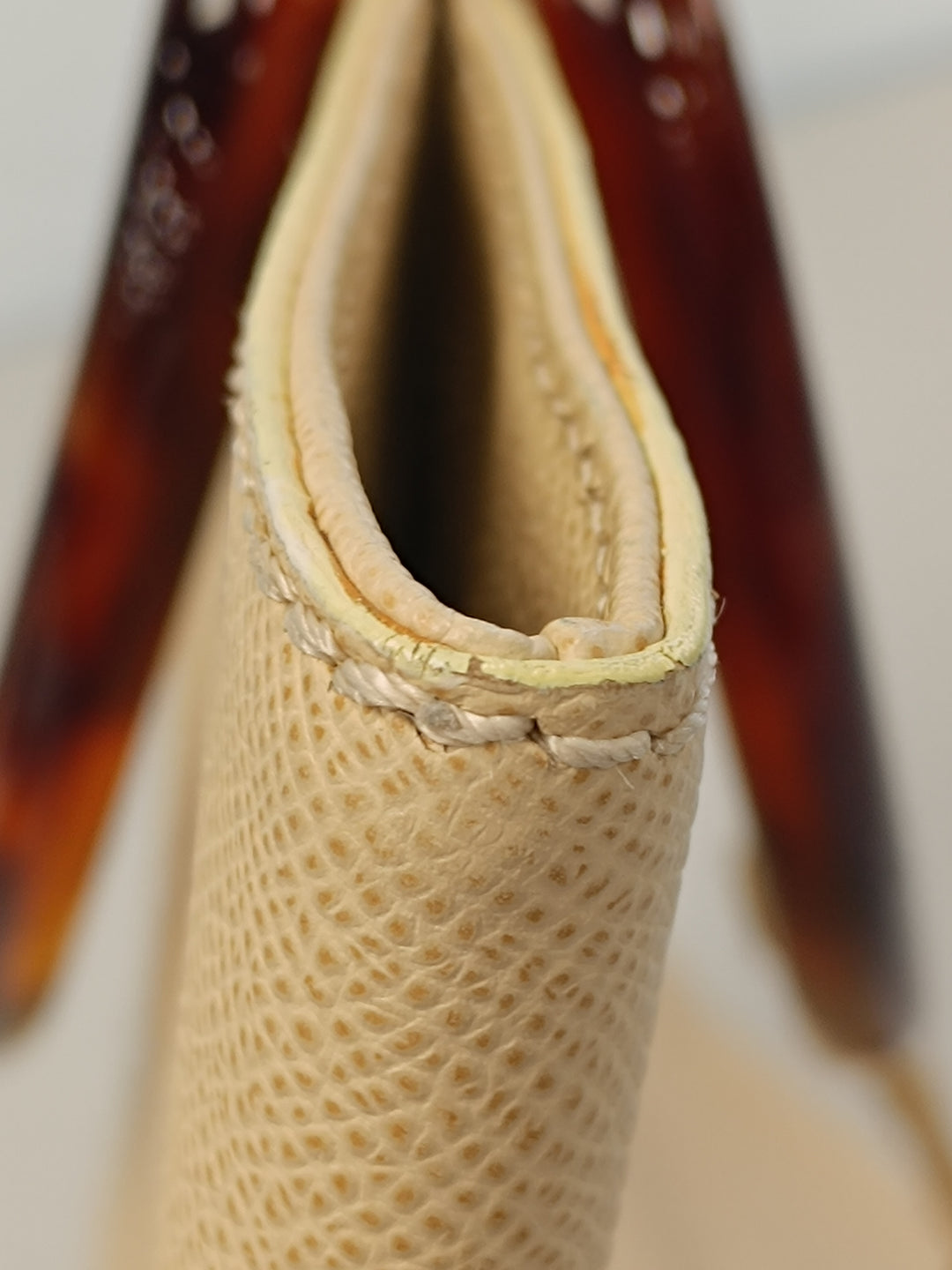 Chanel Cuir de veau grainé Tortoise anse supérieure Cabas