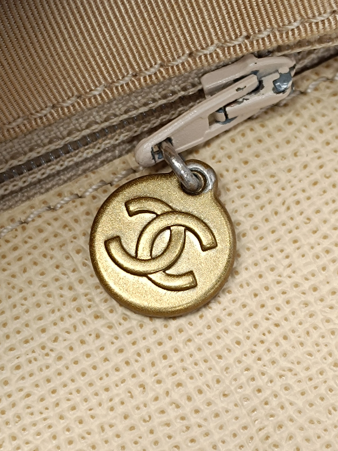 Chanel Cuir de veau grainé Tortoise anse supérieure Cabas