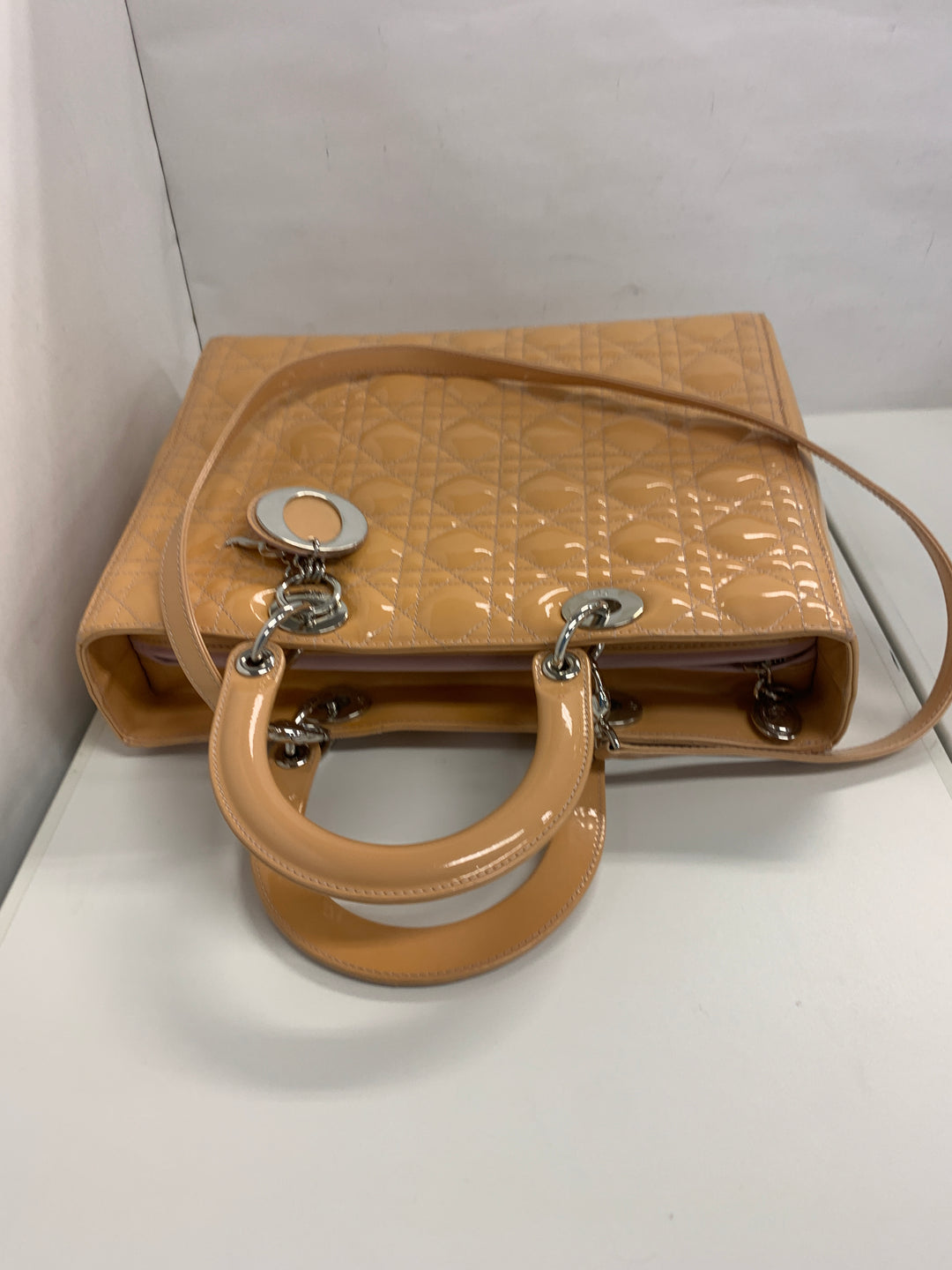 Dior Large Cuir verni Cannage Lady Dior