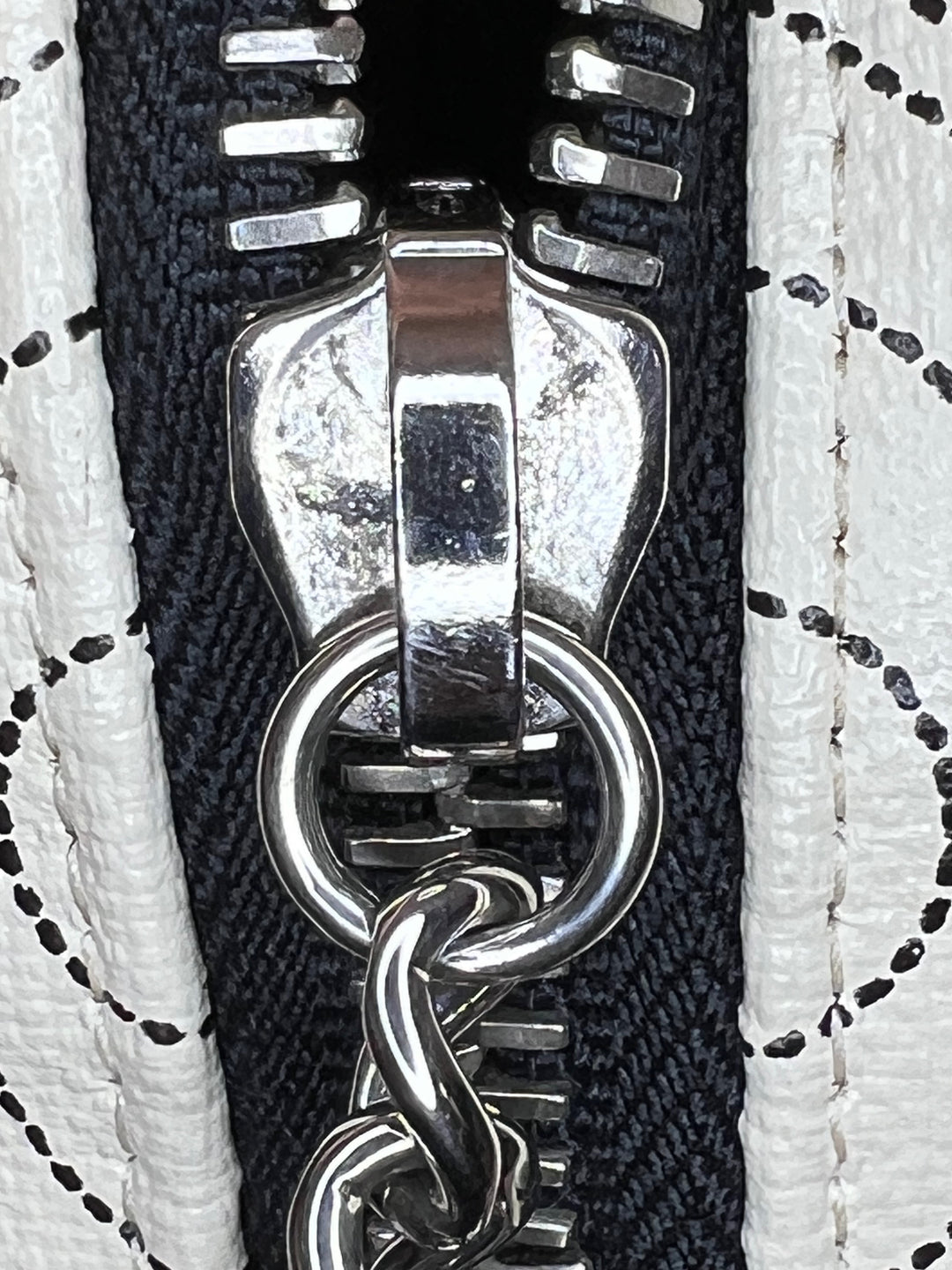Chanel Coated Toile Camellia Logo Sac caméra