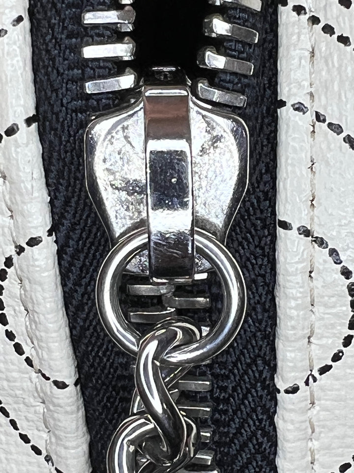 Chanel Coated Toile Camellia Logo Sac caméra