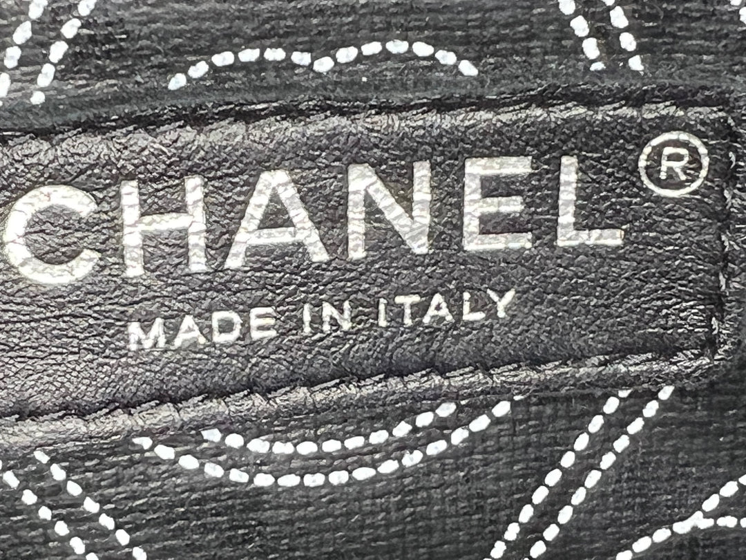 Chanel Coated Toile Camellia Logo Sac caméra