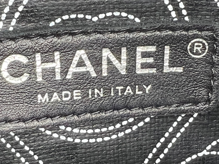 Chanel Coated Toile Camellia Logo Sac caméra