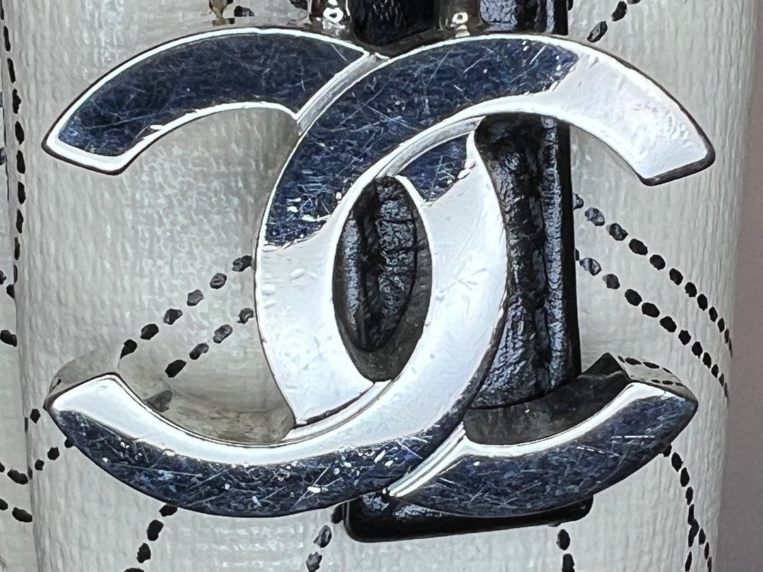 Chanel Coated Toile Camellia Logo Sac caméra