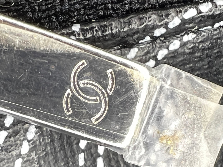 Chanel Coated Toile Camellia Logo Sac caméra