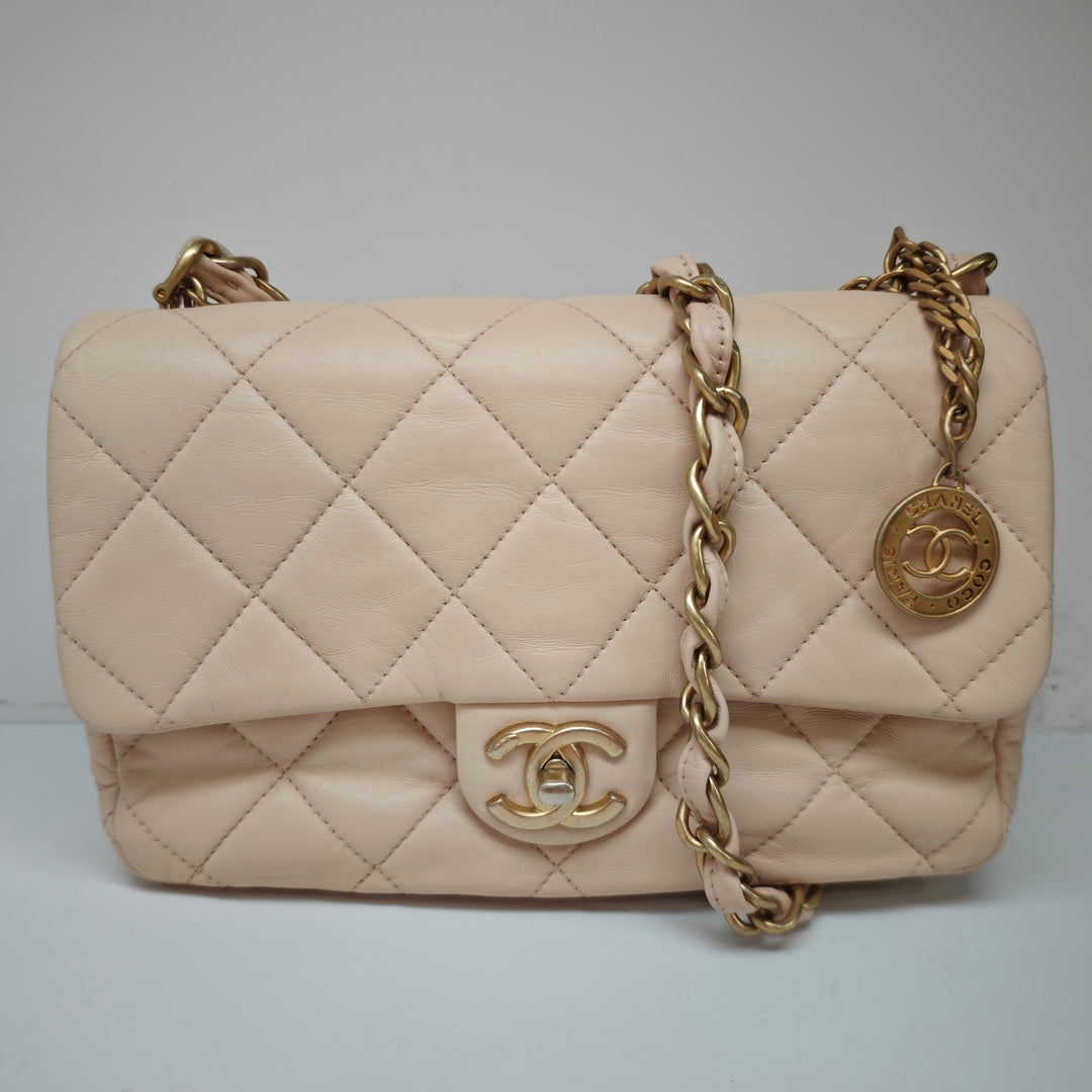 Chanel Matelassé Cuir d’agneau Fancy Jewel Simple rabat