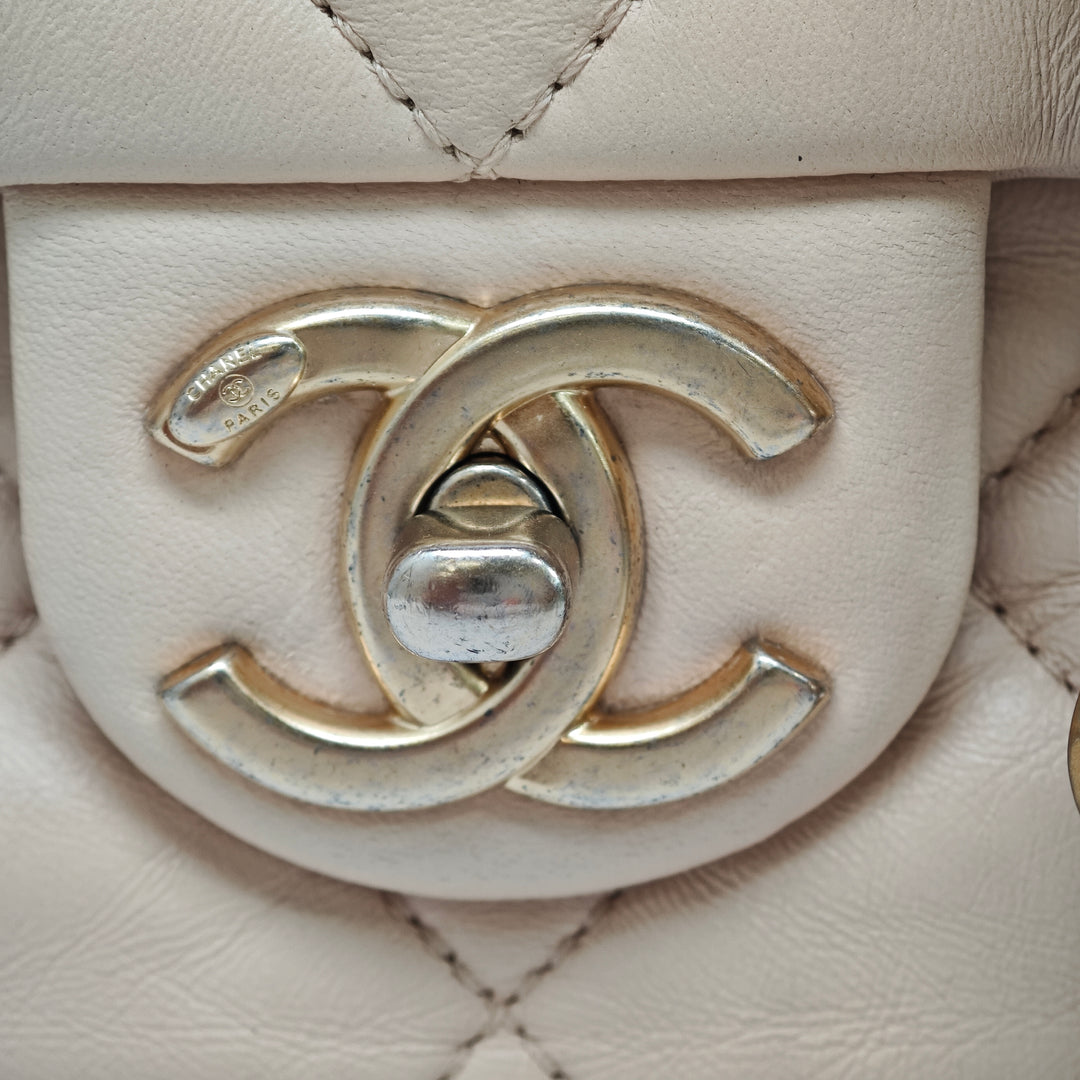 Chanel Matelassé Cuir d’agneau Fancy Jewel Simple rabat