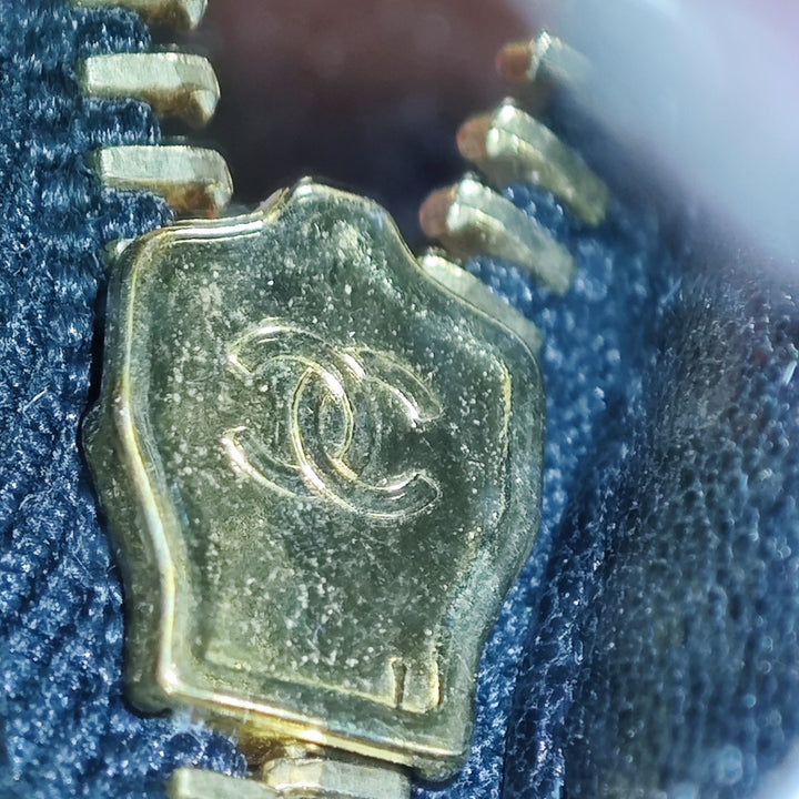 Chanel Matelassé Cuir d’agneau Oval Logo Chain anse supérieure Rond Pochette avec chaîne