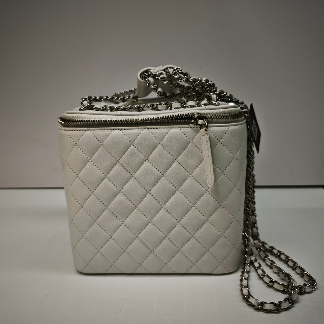 Chanel Large Matelassé Cuir d’agneau anse supérieure Jewelry Boîte avec chaîne