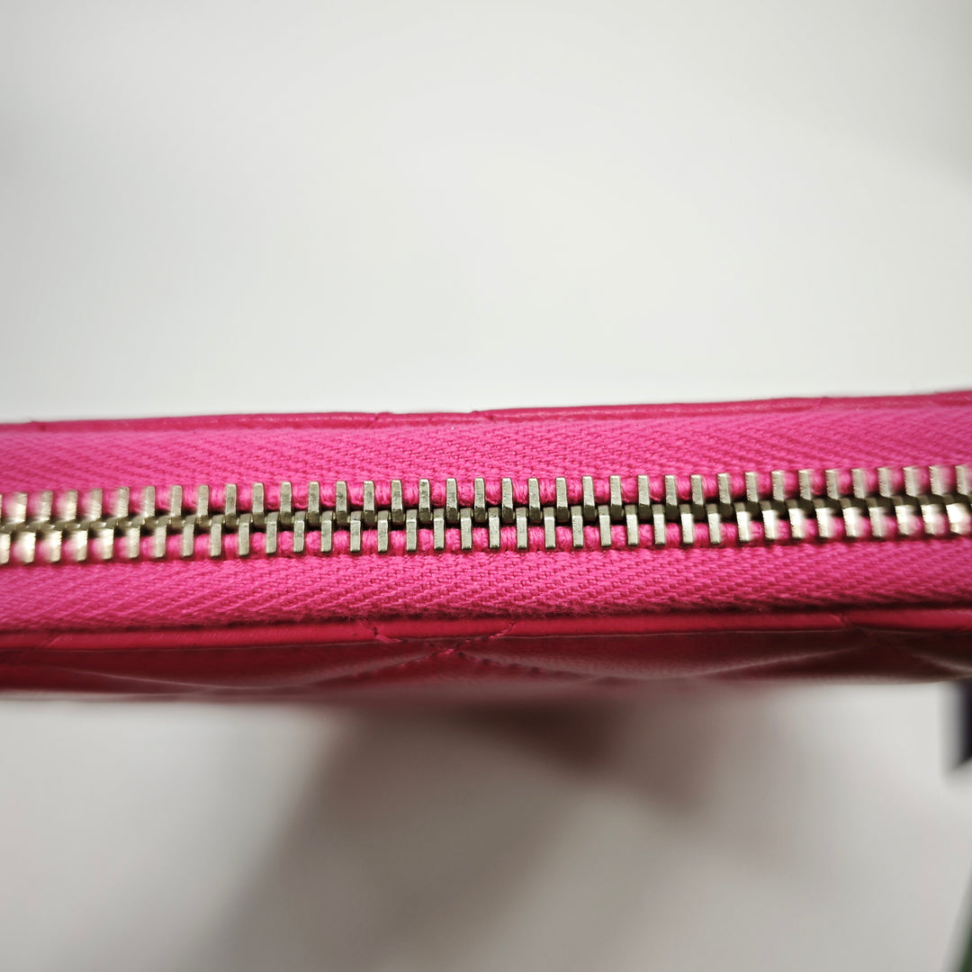 Chanel Large Matelassé Cuir d’agneau Zip Around Organizer Pochette