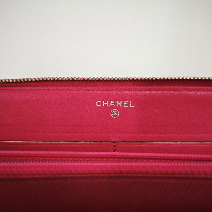 Chanel Large Matelassé Cuir d’agneau Zip Around Organizer Pochette