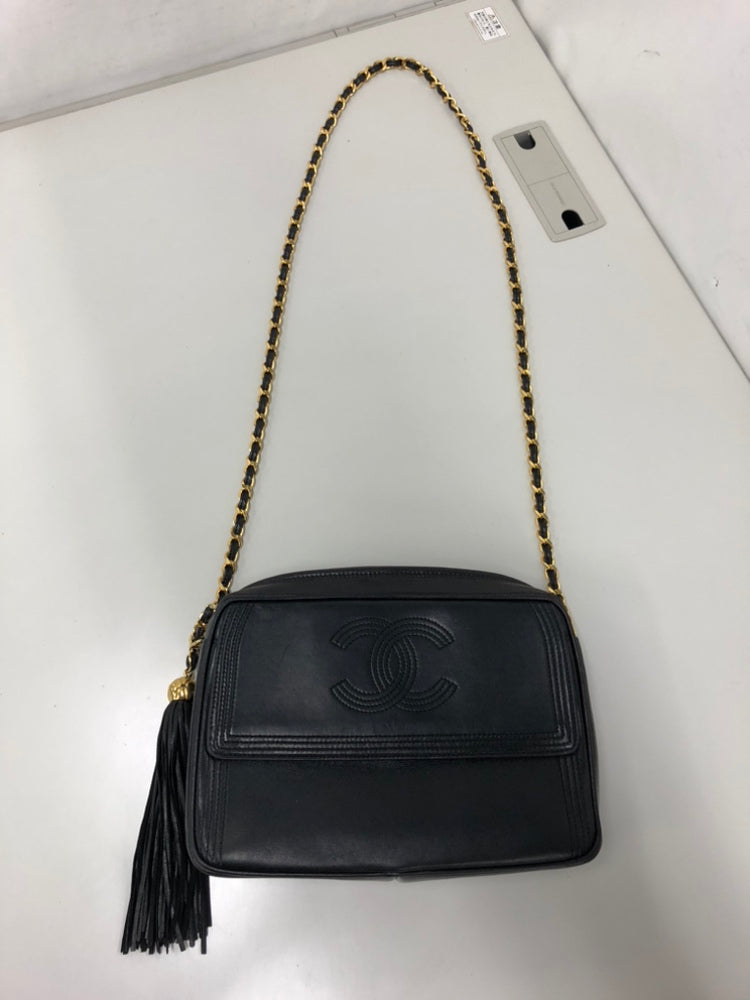 Chanel CC Surpiqué Cuir d’agneau Pompon à rabat Sac porté croisé
