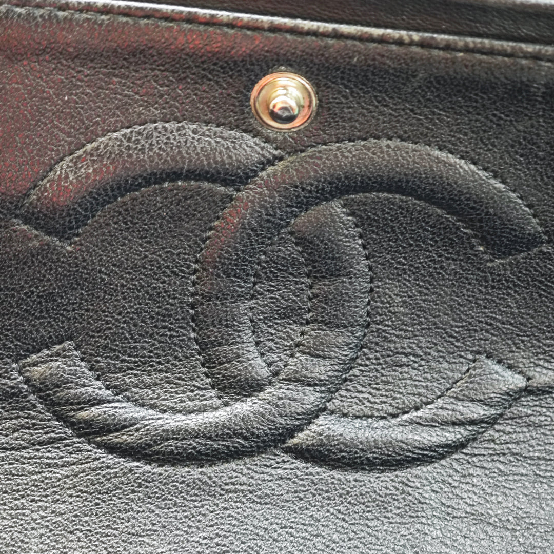 Chanel Medium Classic perforé Cuir d’agneau Double rabat