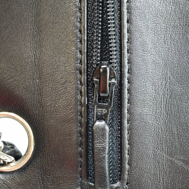 Chanel Medium Classic perforé Cuir d’agneau Double rabat