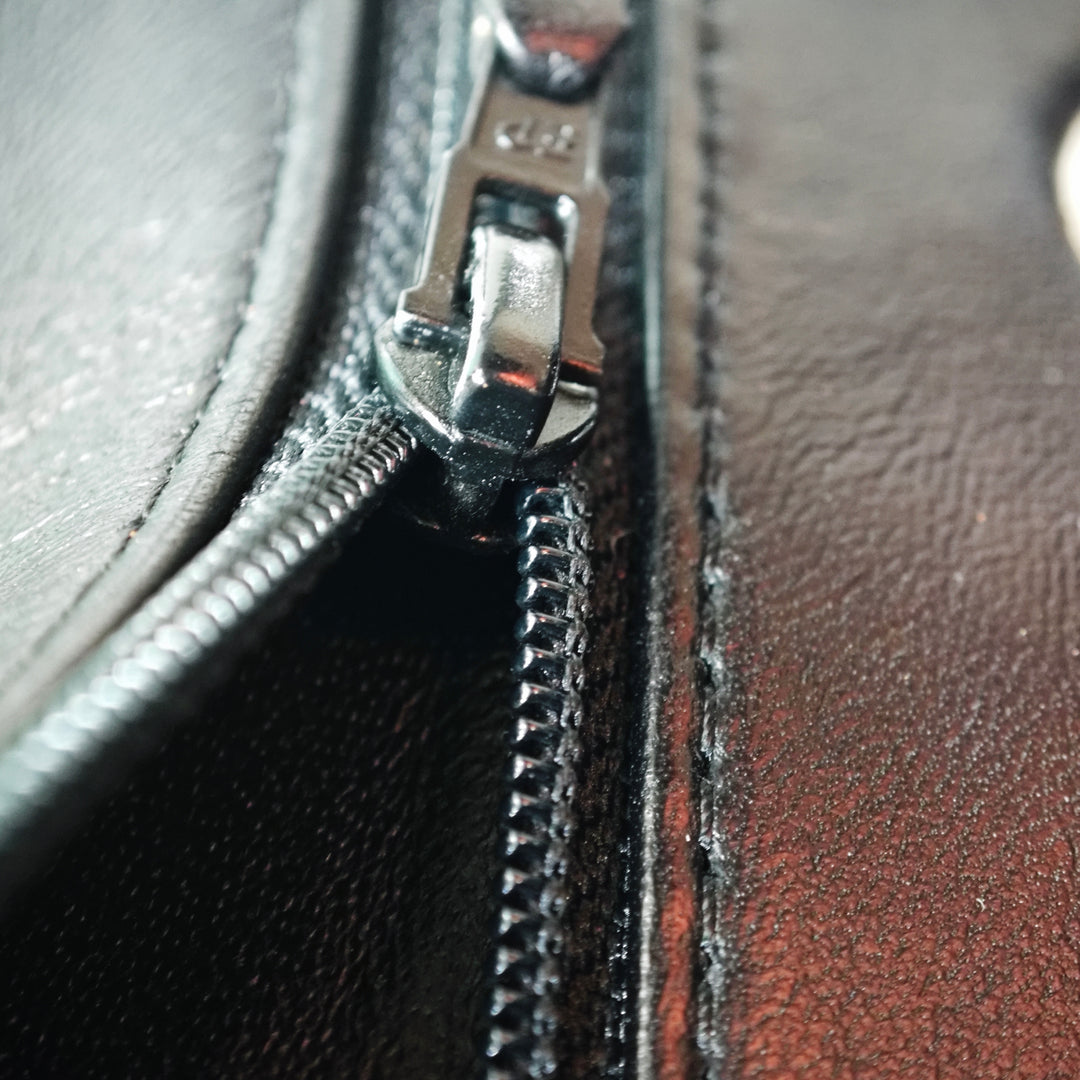 Chanel Medium Classic perforé Cuir d’agneau Double rabat