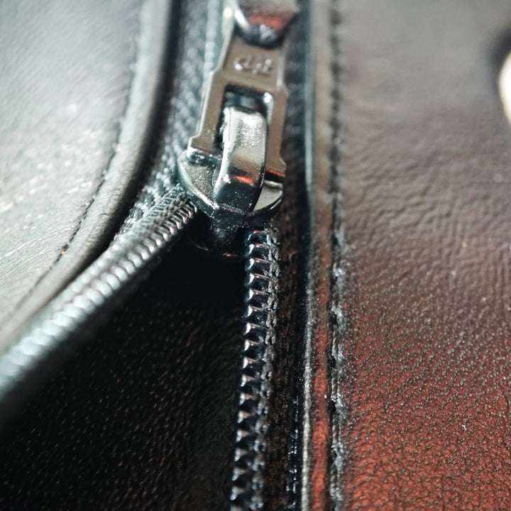 Chanel Medium Classic perforé Cuir d’agneau Double rabat