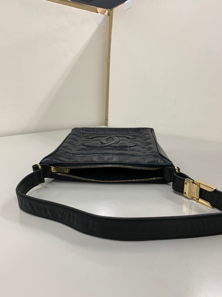 Chanel CC Chocolate Bar Cuir d’agneau Sac bandoulière