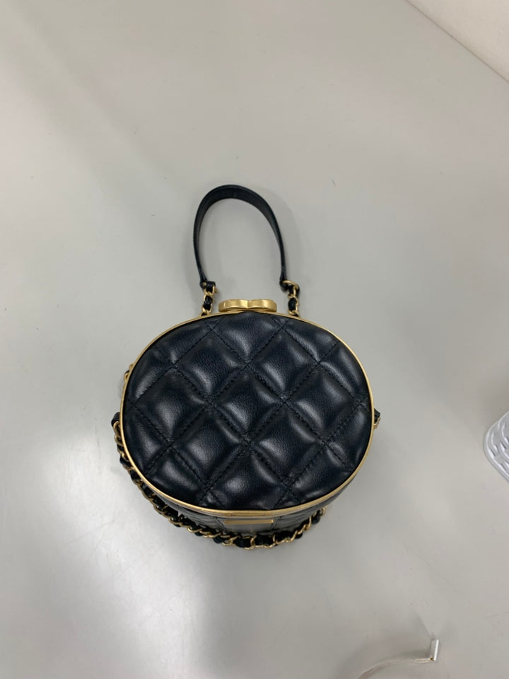 Chanel Small Matelassé Cuir d’agneau Crown Boîte Sac