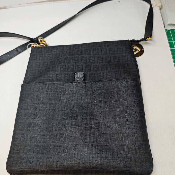 Fendi Zucchino Coated Toile Charm Zip Sac porté croisé