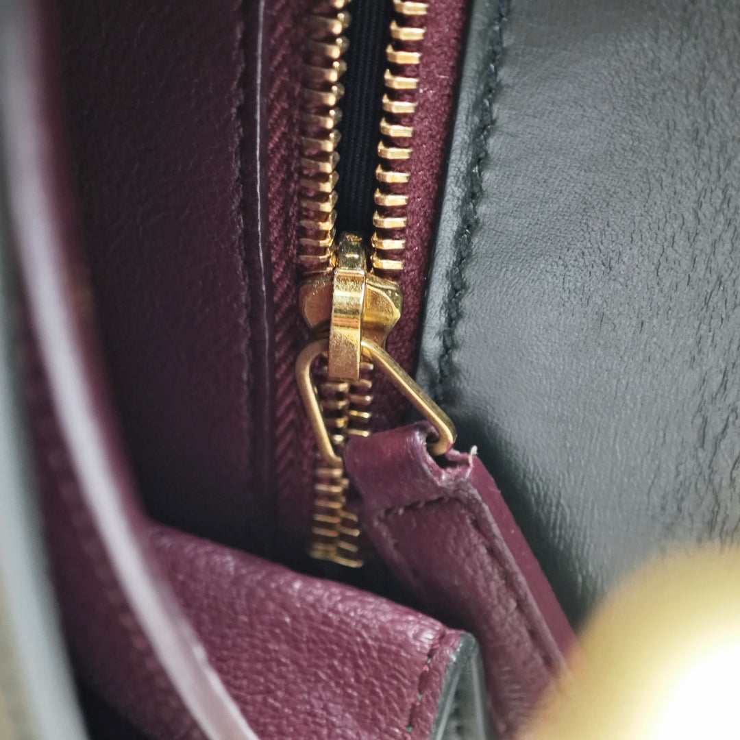 Saint Laurent Smooth Cuir de veau Monogram Cassandra Clasp Sac