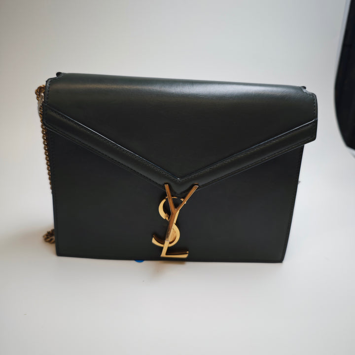 Saint Laurent Smooth Cuir de veau Monogram Cassandra Clasp Sac