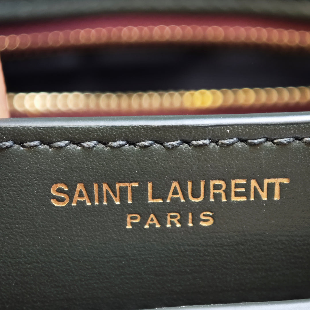 Saint Laurent Smooth Cuir de veau Monogram Cassandra Clasp Sac