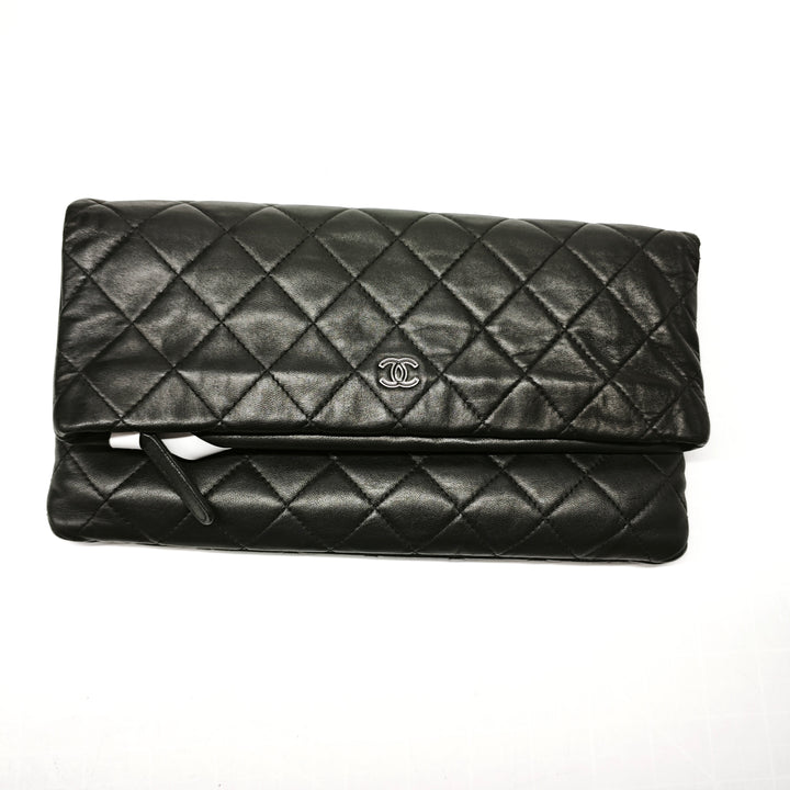 Chanel Matelassé Cuir d’agneau CC Beauty Foldover Pochette