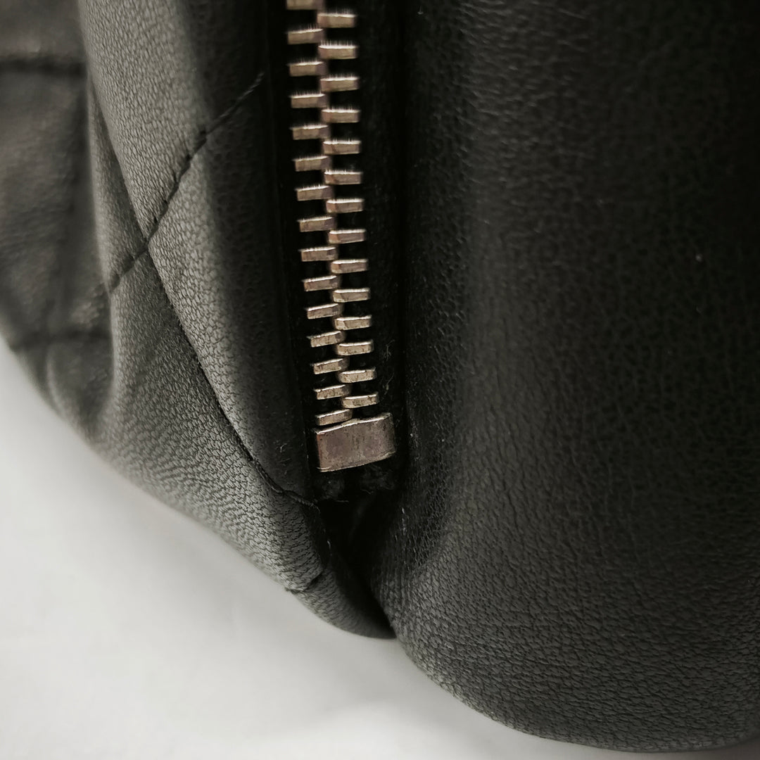 Chanel Matelassé Cuir d’agneau CC Beauty Foldover Pochette