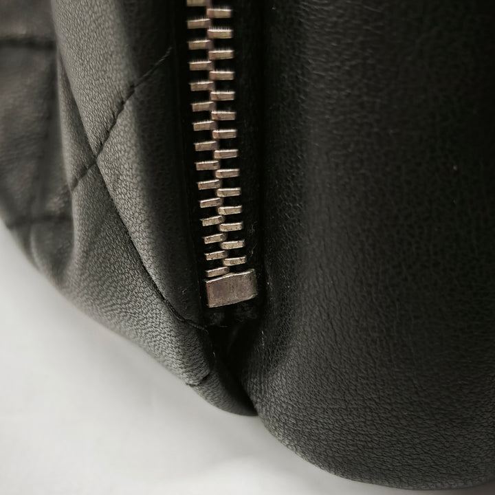 Chanel Matelassé Cuir d’agneau CC Beauty Foldover Pochette