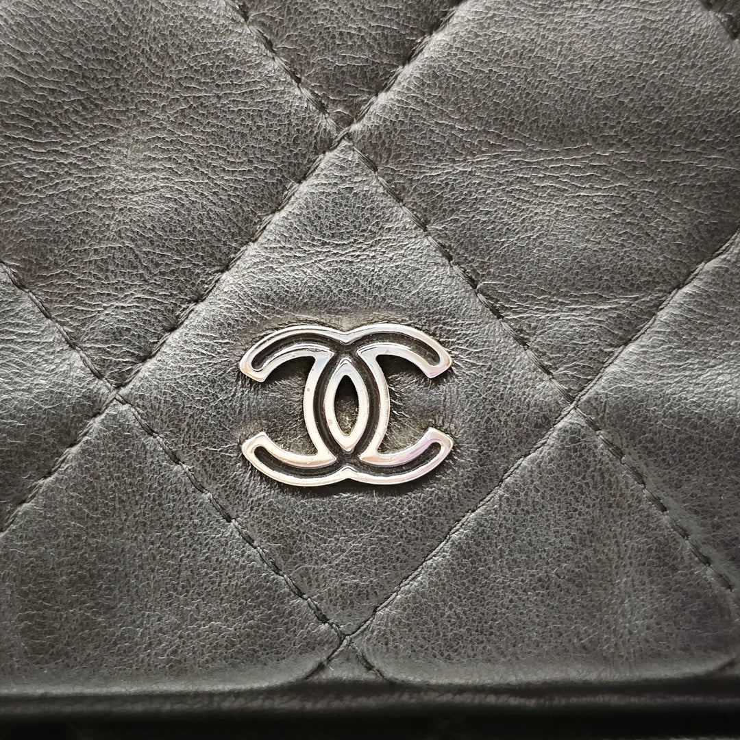 Chanel Matelassé Cuir d’agneau CC Beauty Foldover Pochette