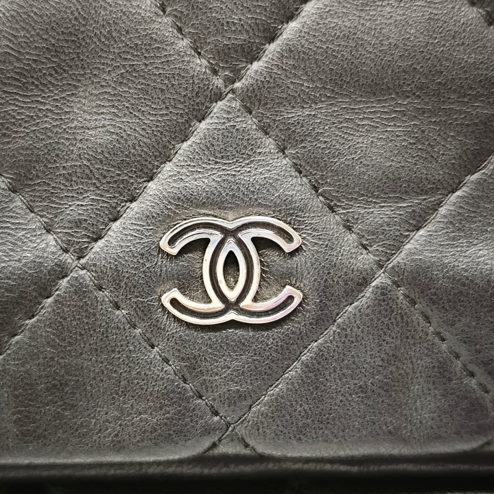 Chanel Matelassé Cuir d’agneau CC Beauty Foldover Pochette