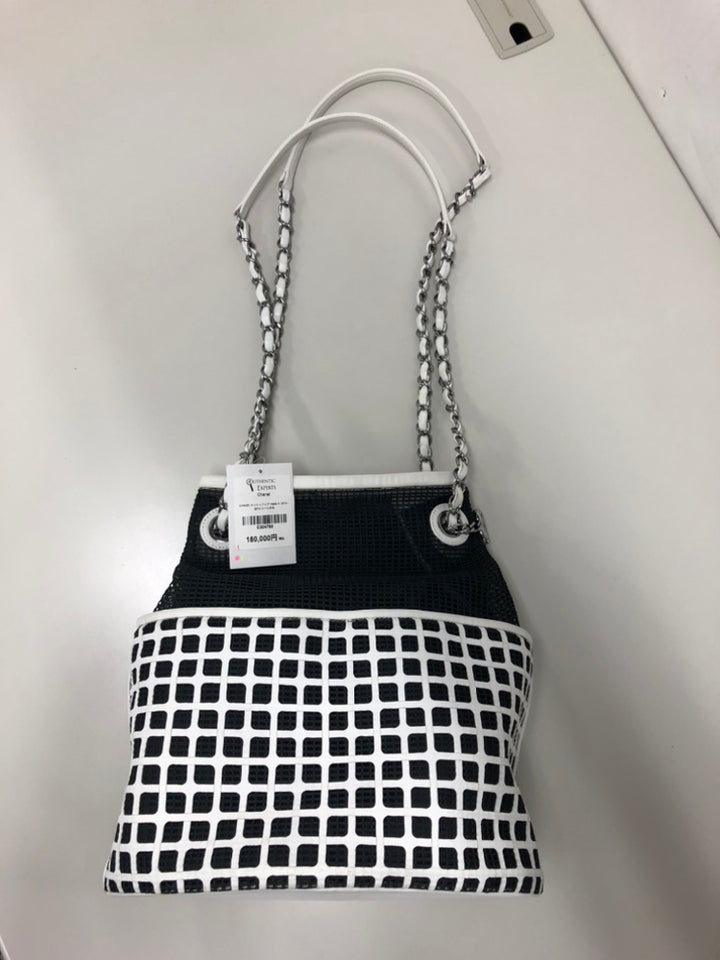 Chanel CC Mesh et Cuir de veau Bucket Sac
