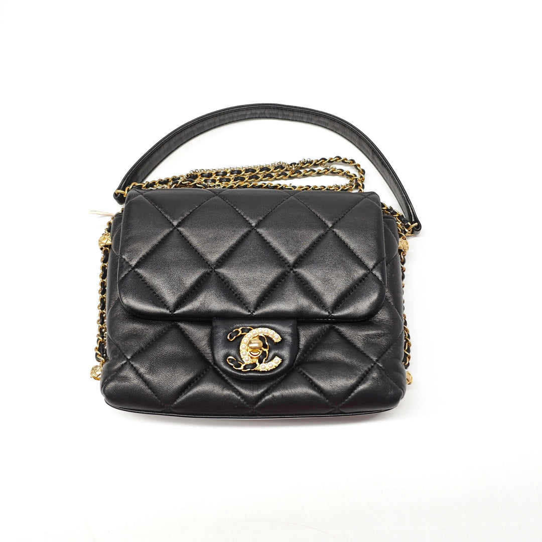 Chanel Mini Matelassé Cuir d’agneau Crush on Chains à rabat