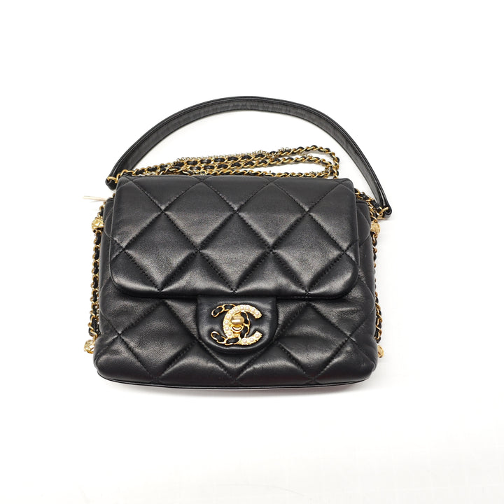 Chanel Mini Matelassé Cuir d’agneau Crush on Chains à rabat