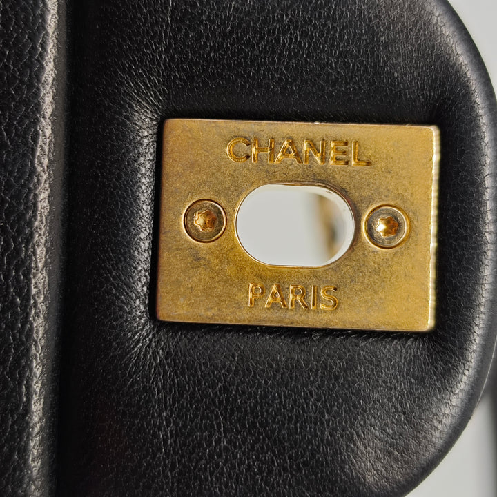 Chanel Mini Matelassé Cuir d’agneau Crush on Chains à rabat