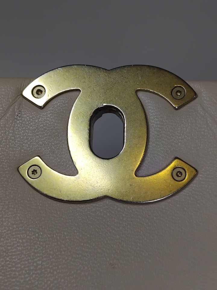 Chanel Medium Cuir d’agneau 19 à rabat