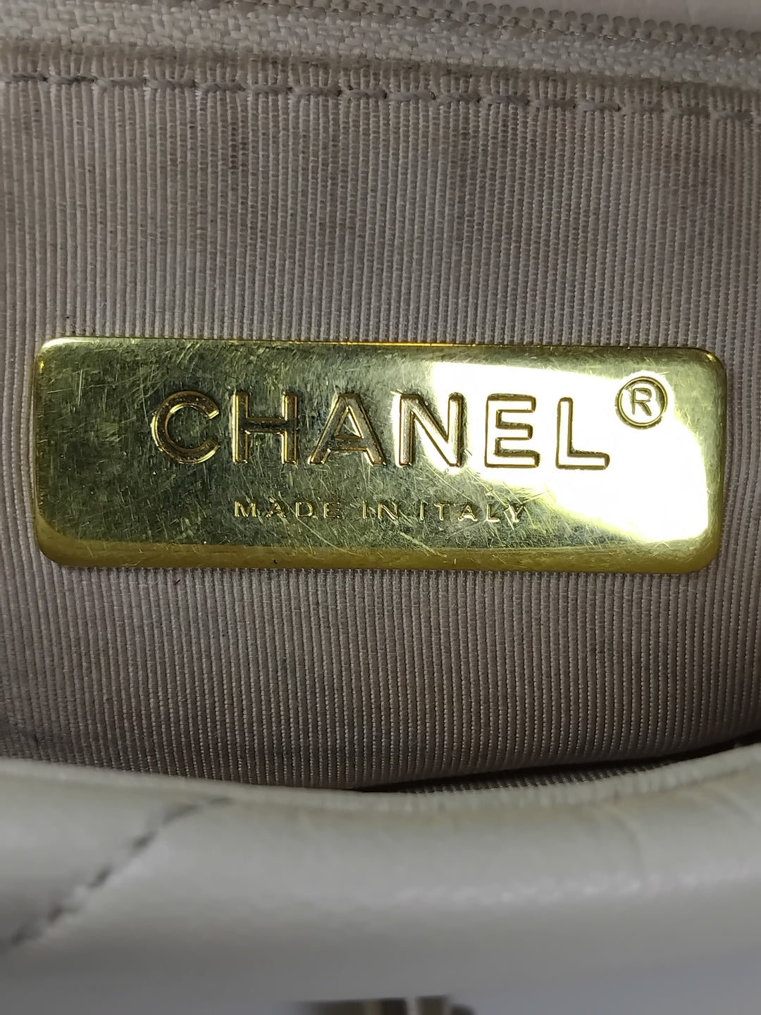 Chanel Medium Cuir d’agneau 19 à rabat