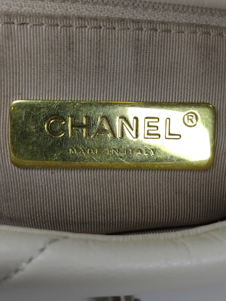 Chanel Medium Cuir d’agneau 19 à rabat