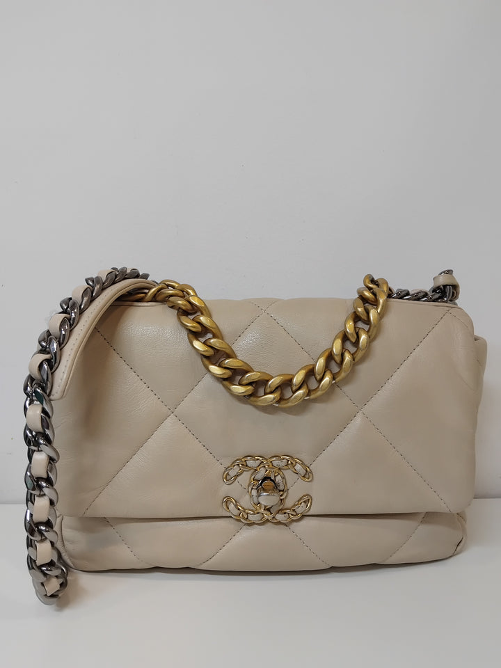 Chanel Medium Cuir d’agneau 19 à rabat