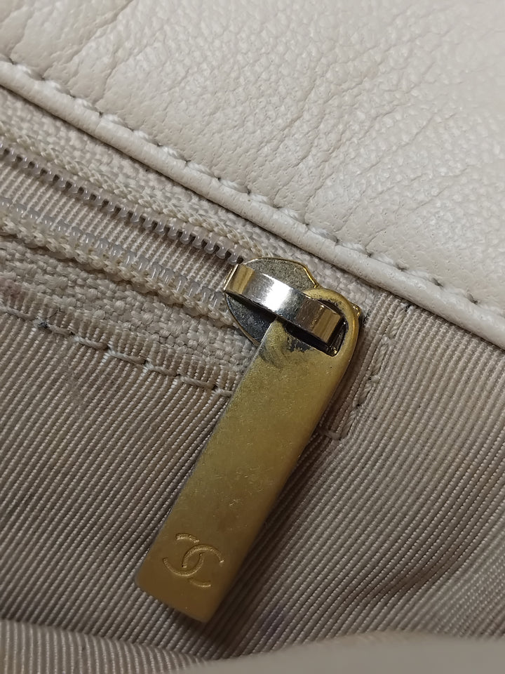 Chanel Medium Cuir d’agneau 19 à rabat