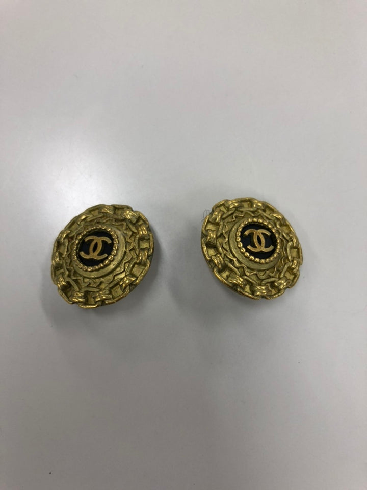 Chanel CC plaqué Émail Rond Clip On Boucles d’oreilles